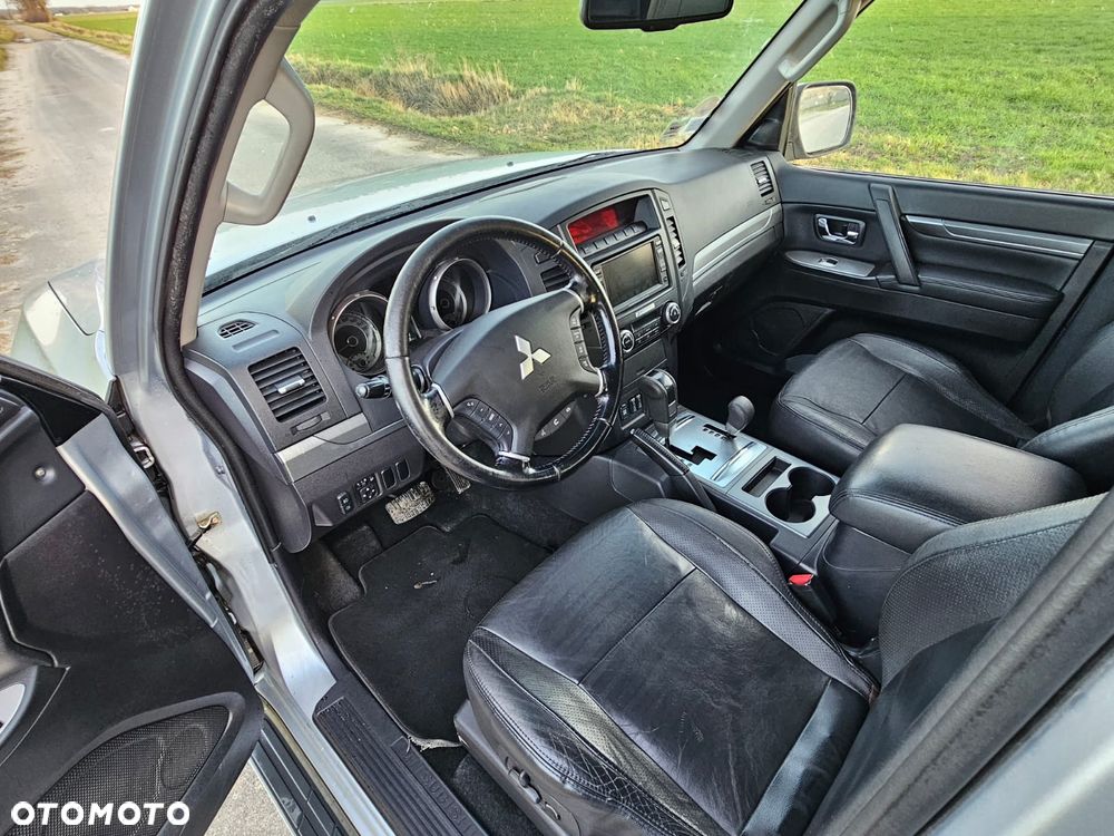 Mitsubishi Pajero 3.2 DI-D Automatik Intense - 12