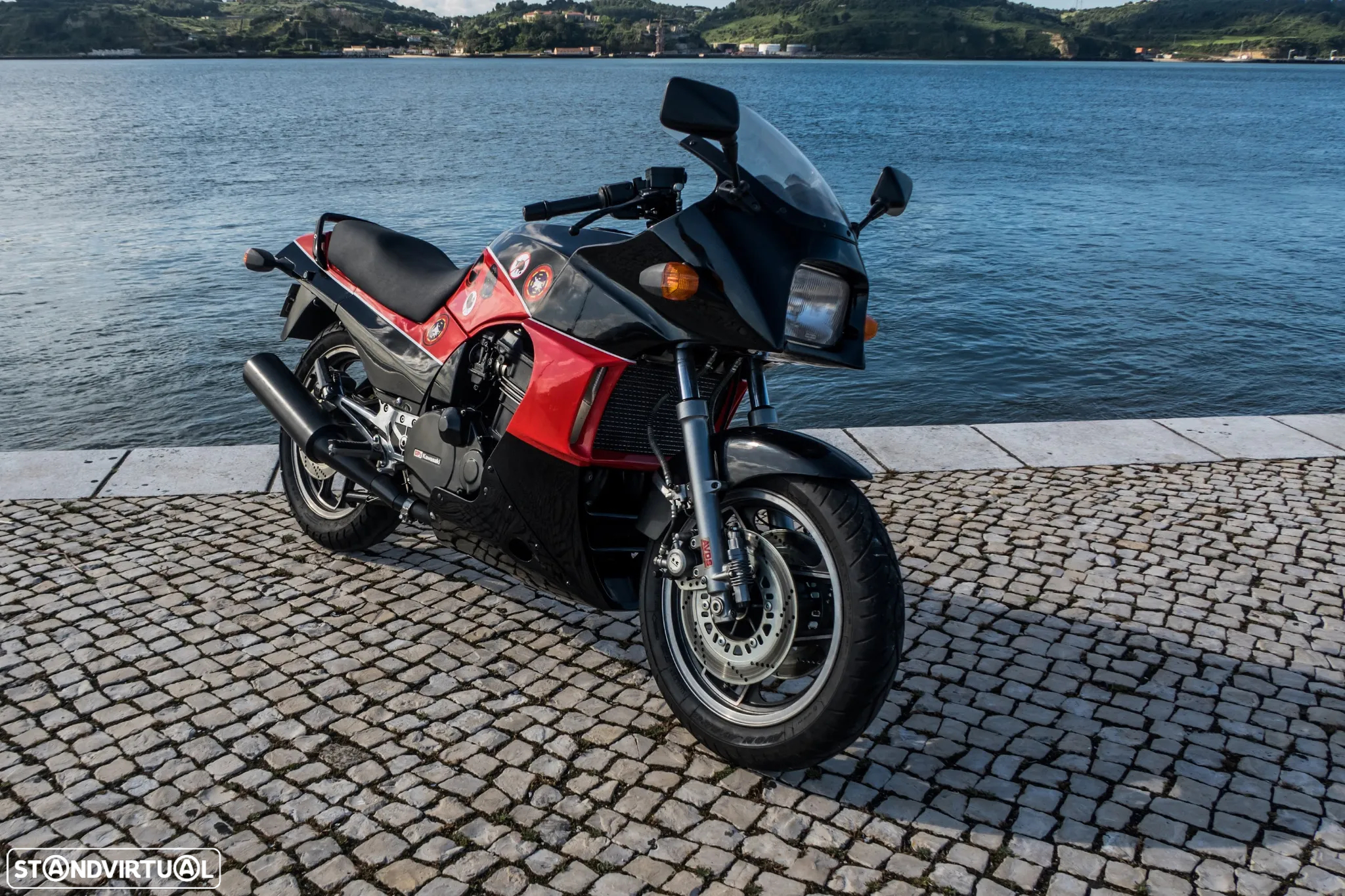 Kawasaki GPZ 900R - 6