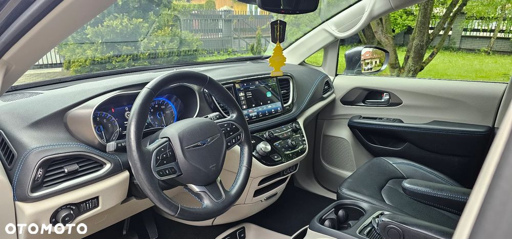 Chrysler Pacifica - 10