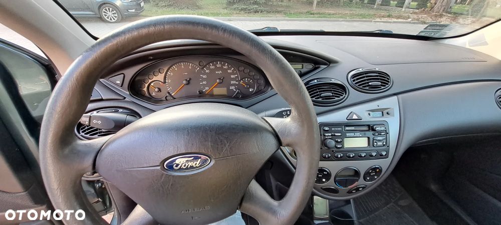 Ford Focus 1.6 X100 - 10