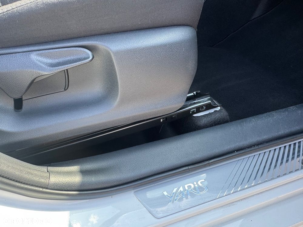 Toyota Yaris 1.5 VVT-i Elegant - 11