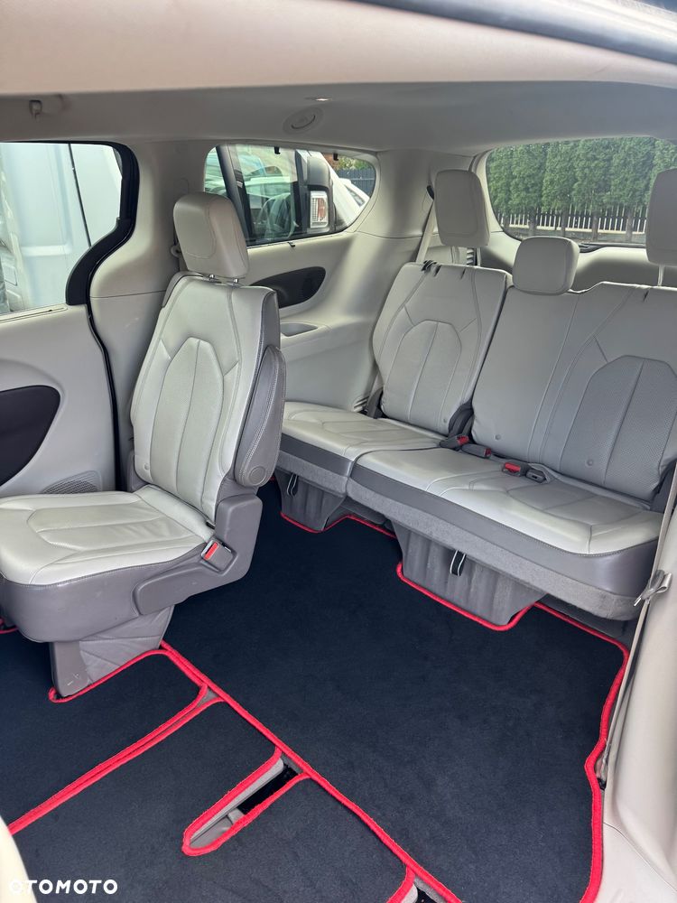 Chrysler Pacifica - 10