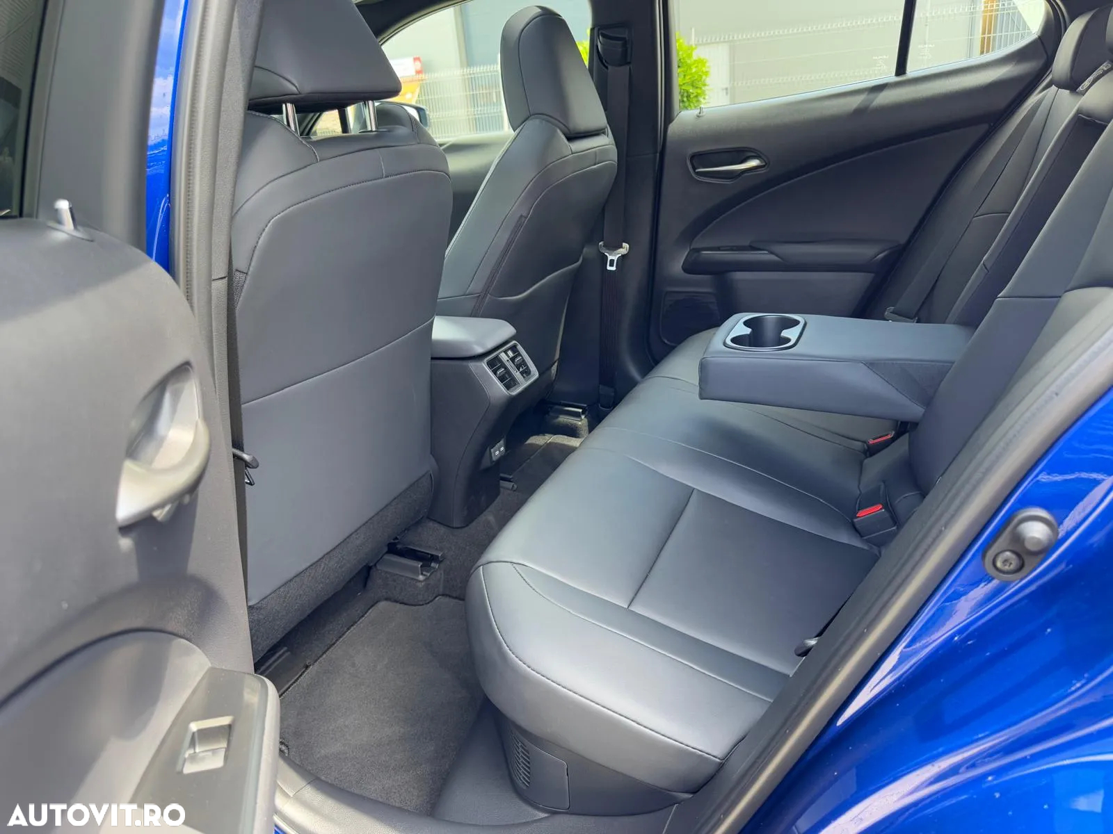 Lexus UX 300h FWD CVT HEV F Sport Design - 13