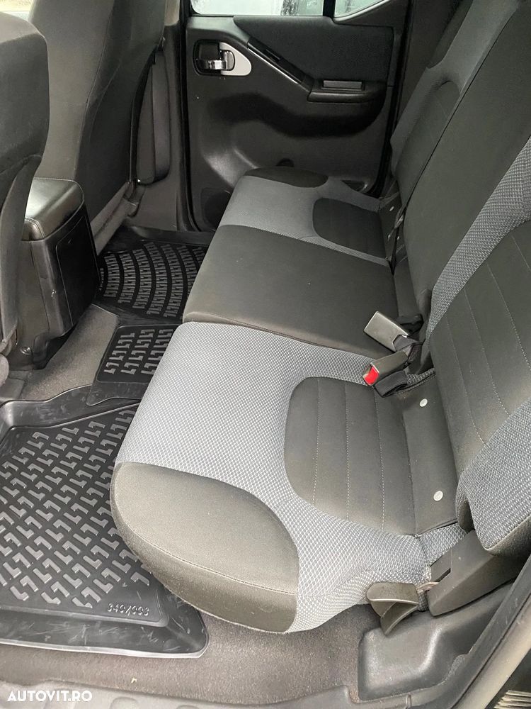 Nissan Navara 2.5 dCi DPF 4X4 Double Cab LE Plus - 9