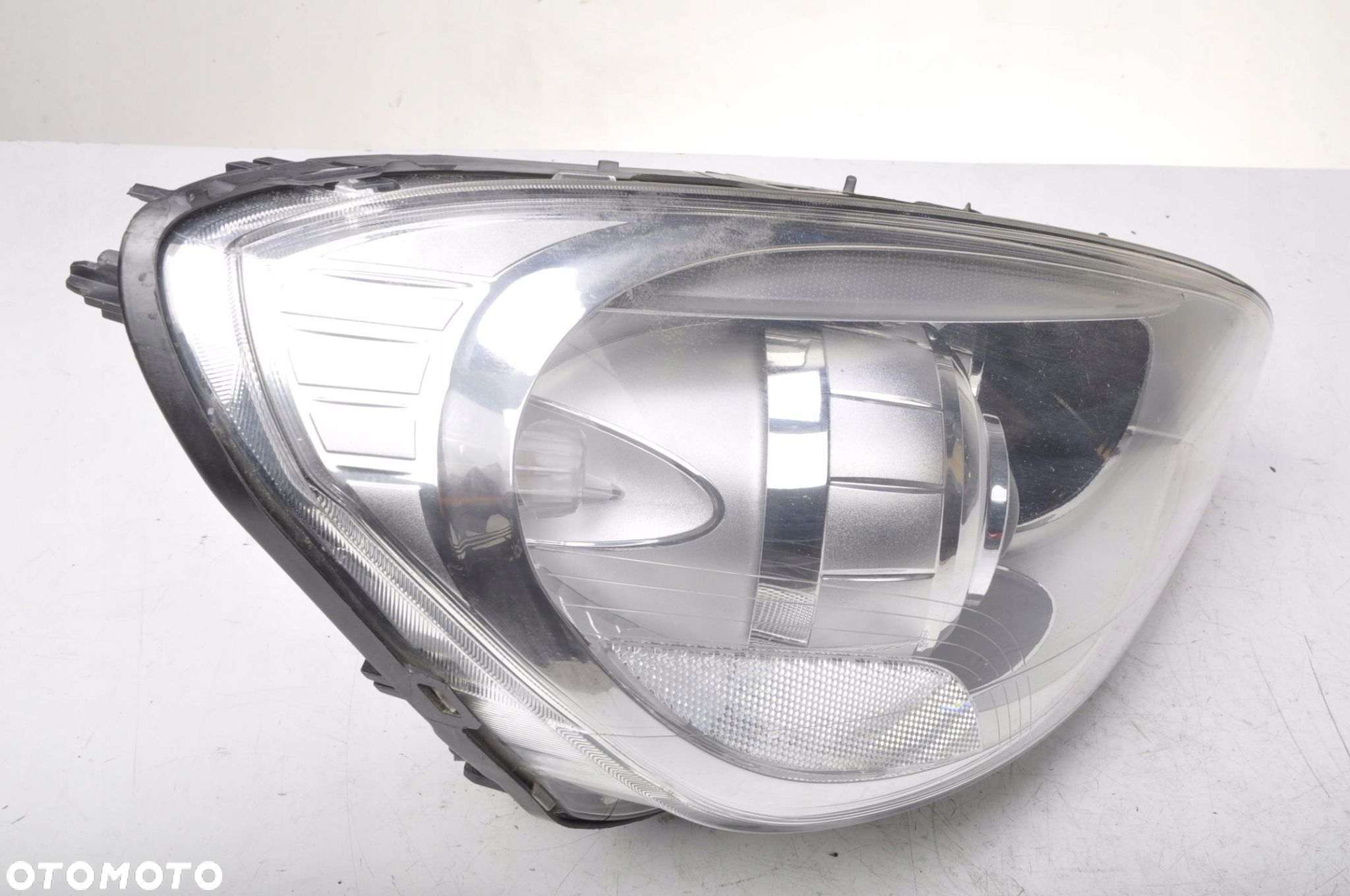 VOLVO S60 V60 LAMPA PRAWY PRZÓD XENON 31383065 - 2