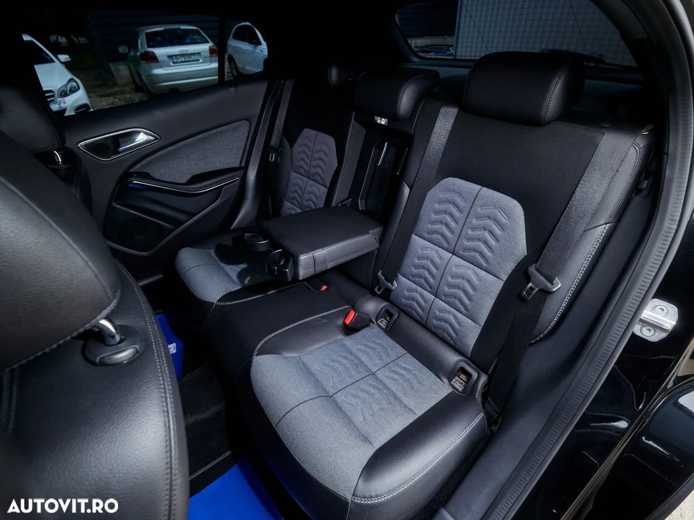 Mercedes-Benz GLA 180 d 7G-DCT Urban - 32