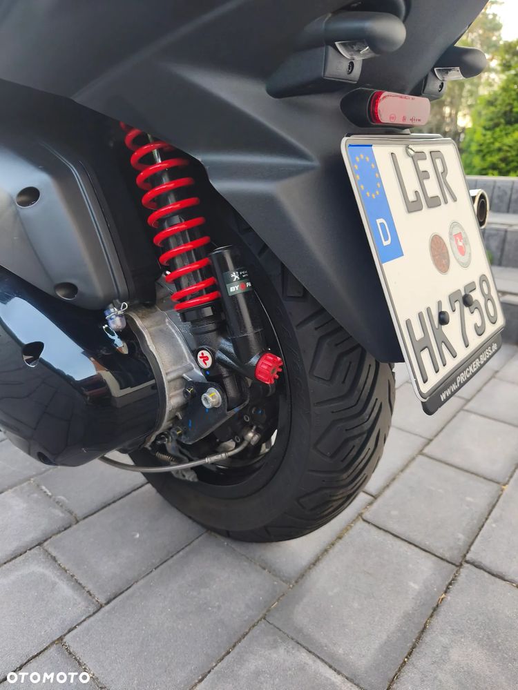 Peugeot Metropolis - 8