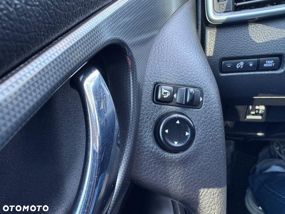 Nissan Qashqai 1.5 dCi N-Connecta - 17