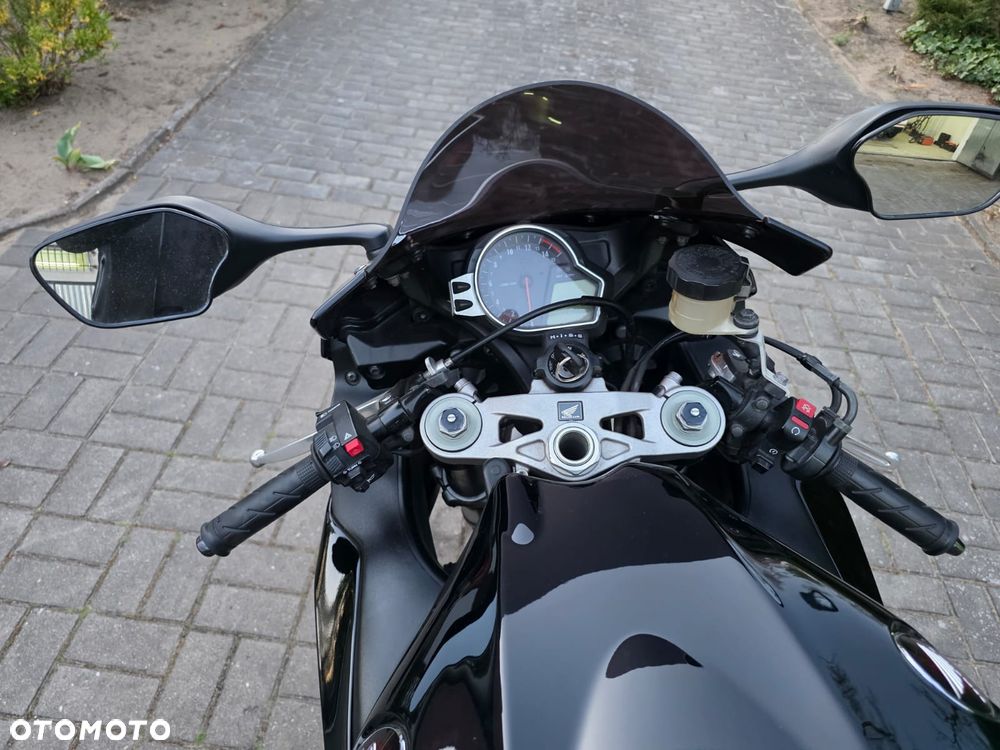 Honda CBR - 11