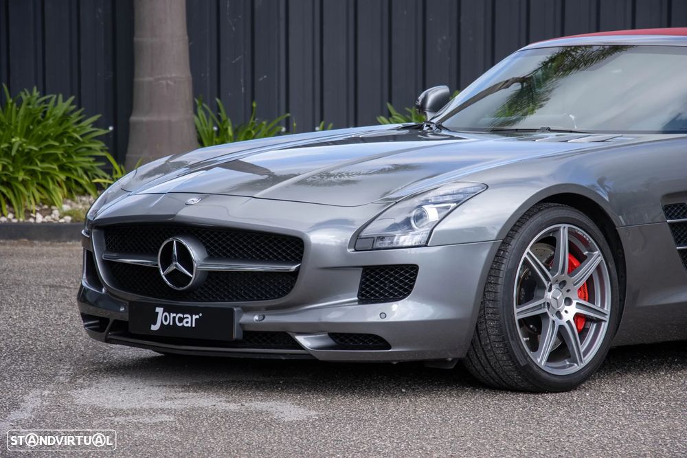 Mercedes-Benz SLS 63 AMG Roadster - 4