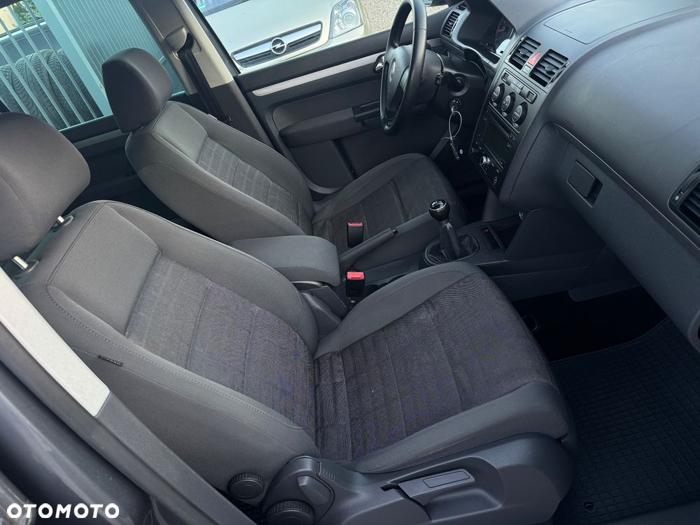 Volkswagen Touran 1.6 FSI Goal - 13