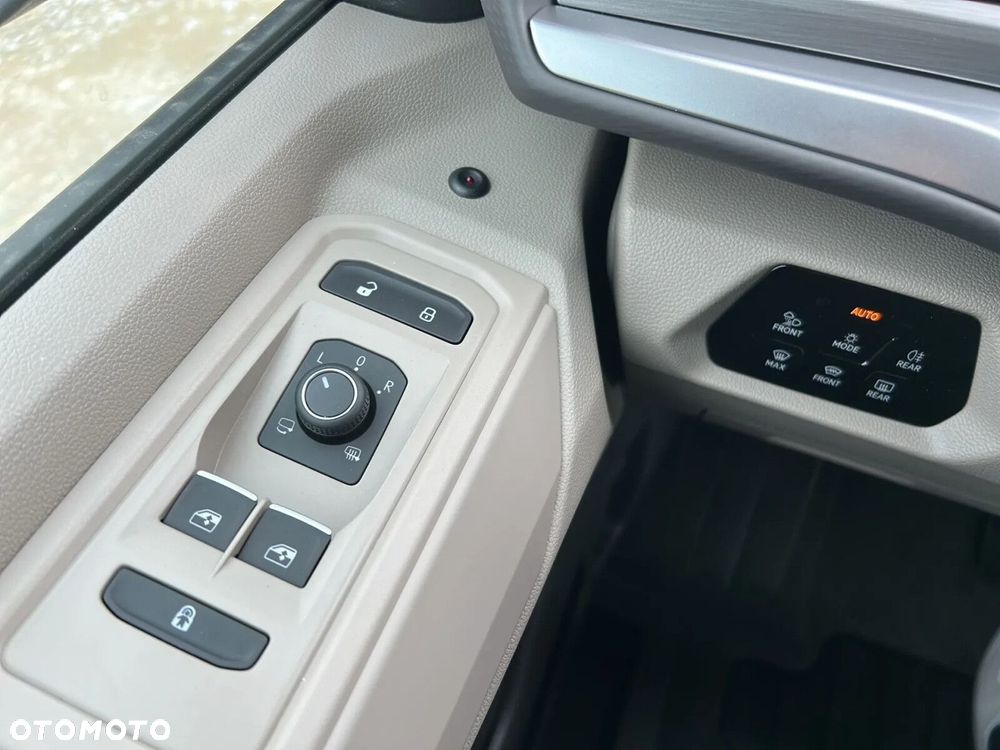 Volkswagen Multivan - 32