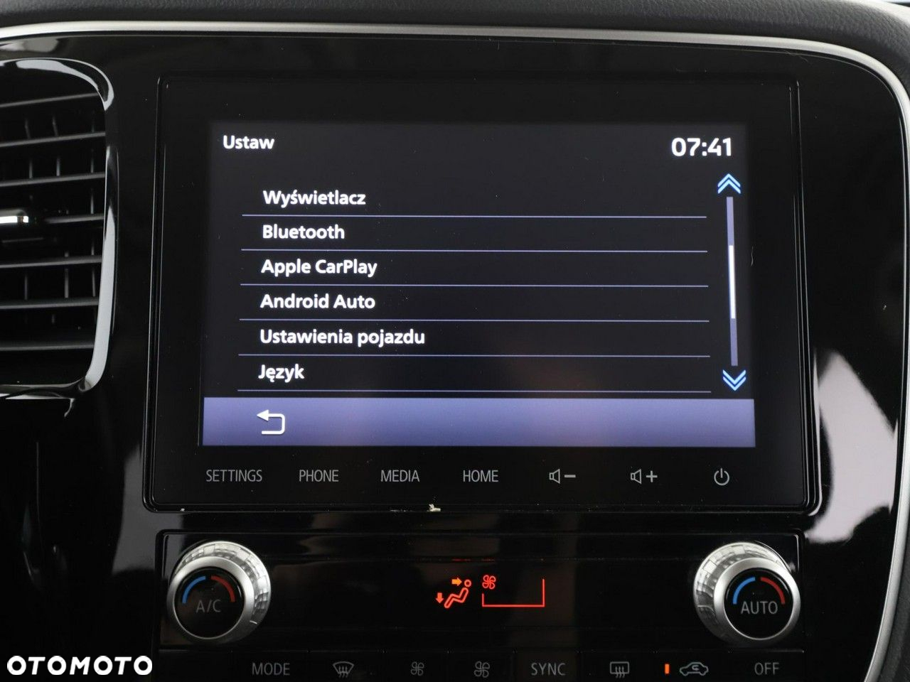 Mitsubishi Outlander 2.4 4WD Plug-In Hybrid Spirit - 24