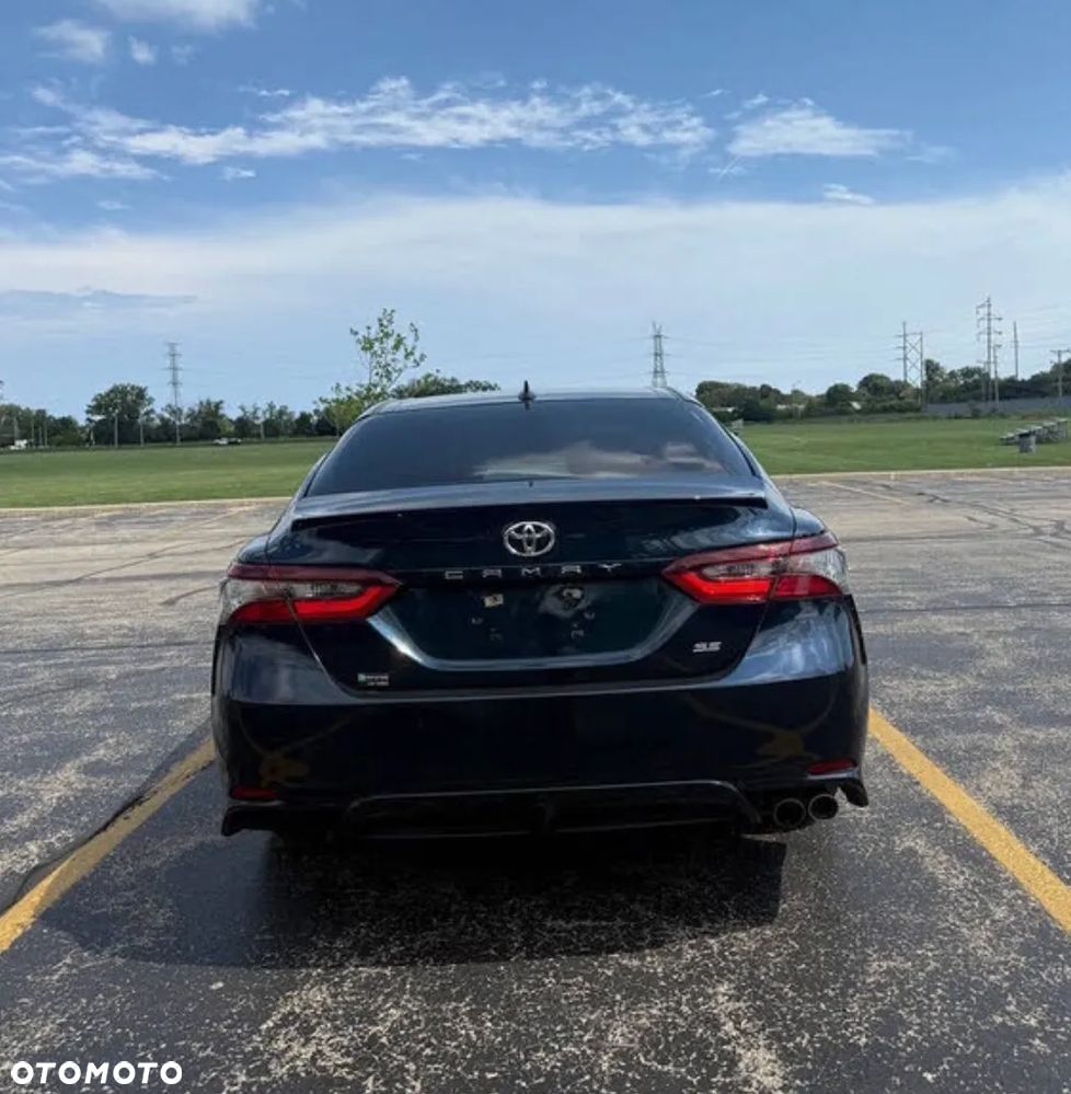 Toyota Camry - 6