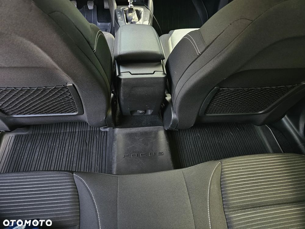 Ford Focus 1.0 EcoBoost Titanium - 13