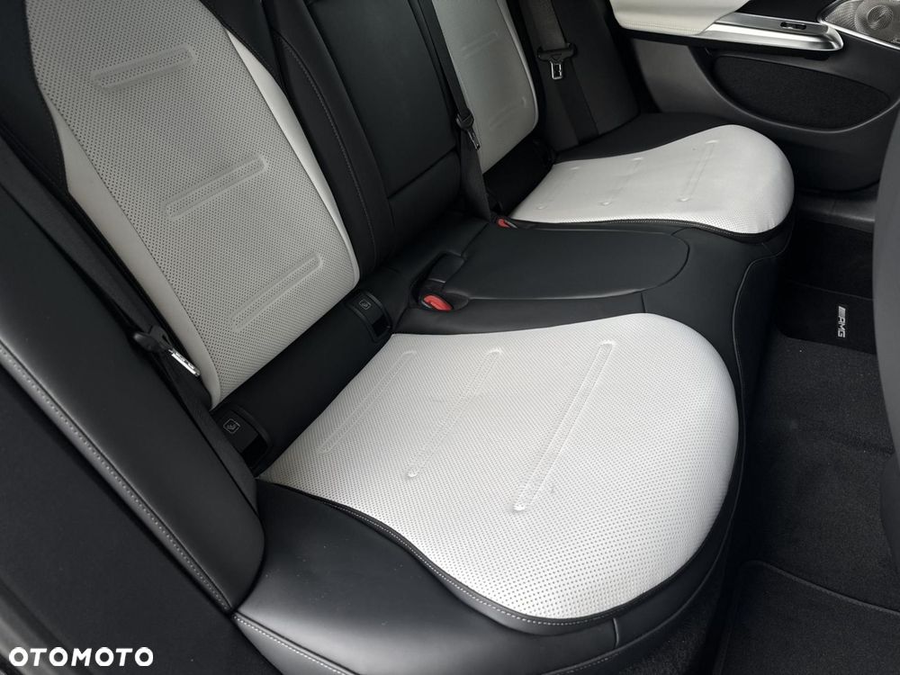 Mercedes-Benz Klasa E AMG 53 4Matic+ AMG SPEEDSHIFT TCT 9G - 21