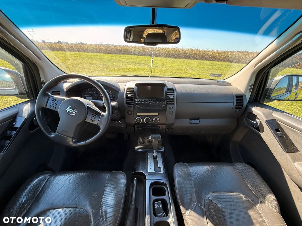 Nissan Navara 2.5 D Platinum - 10