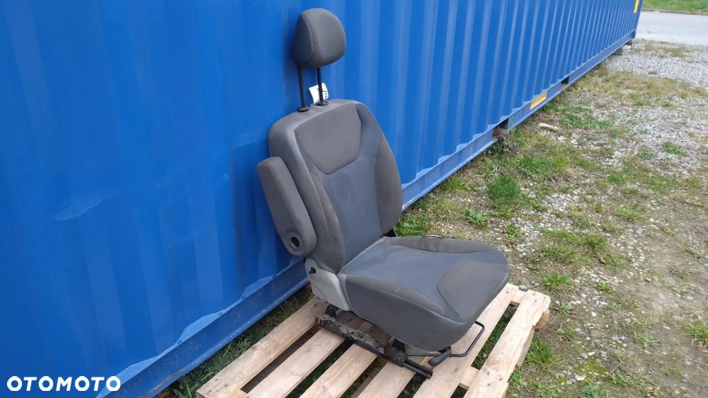 FOTEL KIEROWCY TRAFIC VIVARO PRIMASTAR 01- NO 925/146 - 2