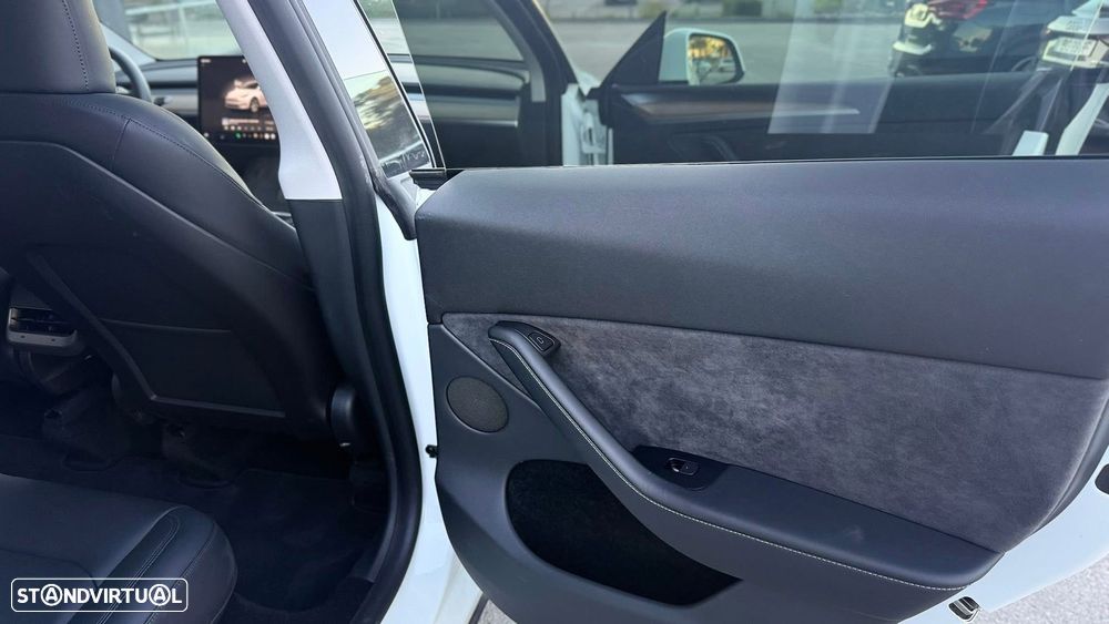 Tesla Model Y Long Range Dual Motor AWD - 18