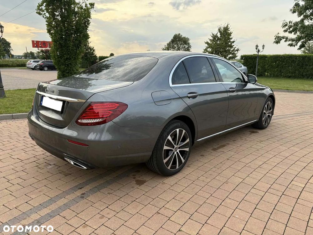 Mercedes-Benz Klasa E 220 d 4Matic 9G-TRONIC Exclusive - 6