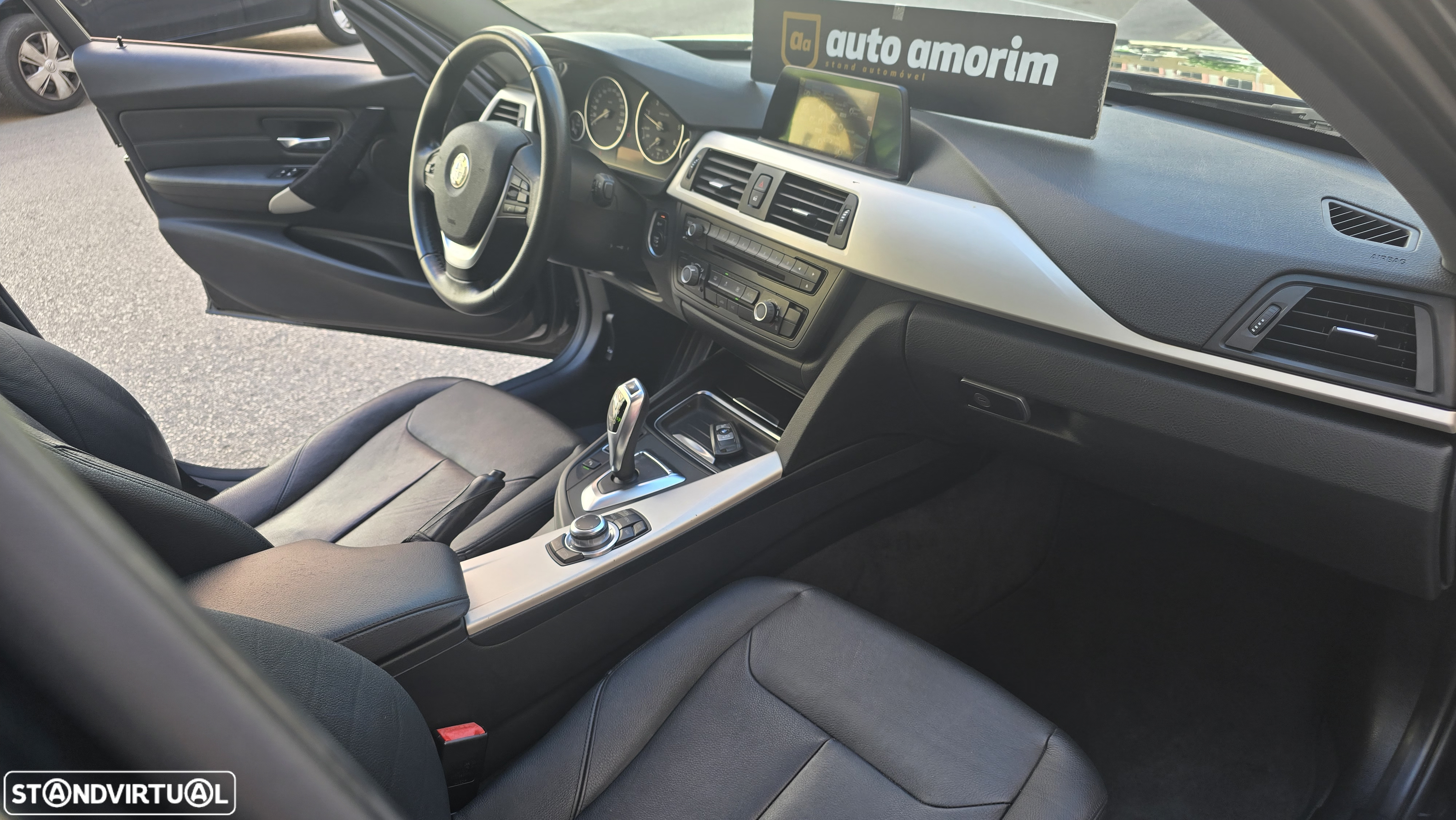 BMW 318 d Auto Exclusive - 24
