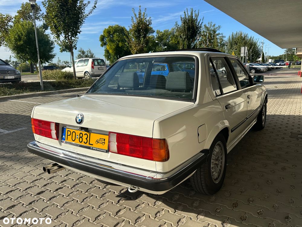 BMW Seria 3 325e - 4
