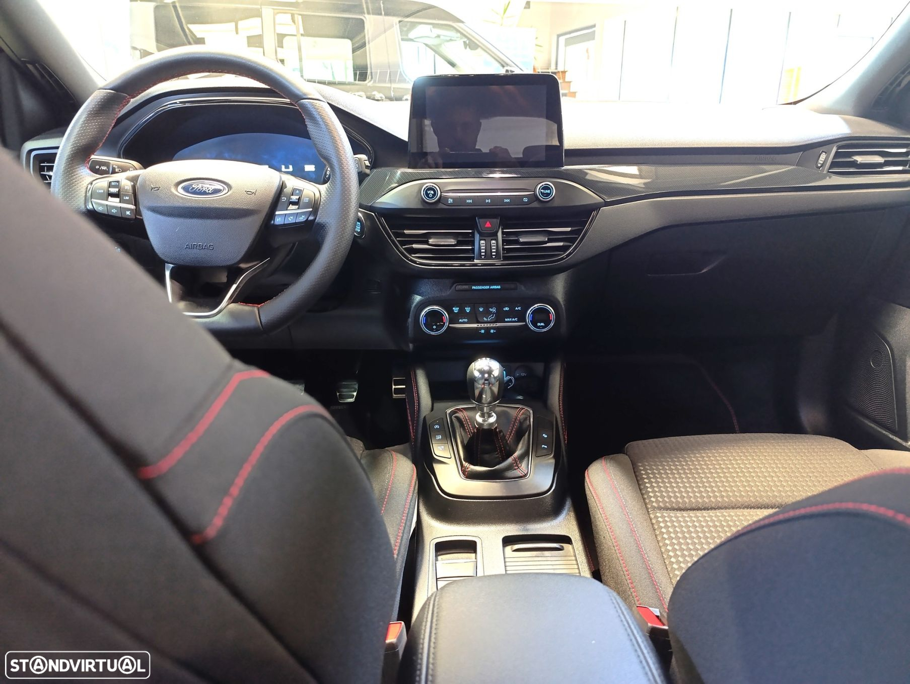 Ford Focus 1.0 EcoBoost Hybrid ST-LINE X - 9