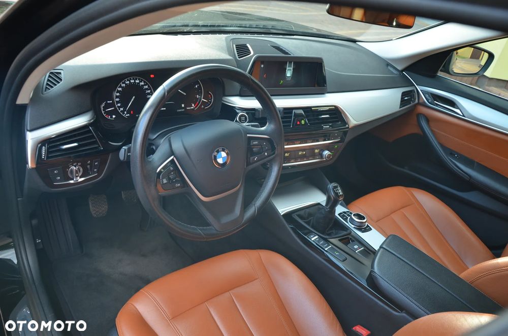 BMW Seria 5 520d M Sport - 18