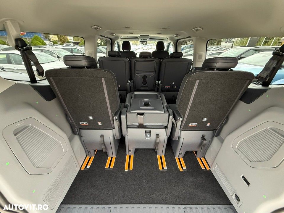 Ford Tourneo Custom - 9