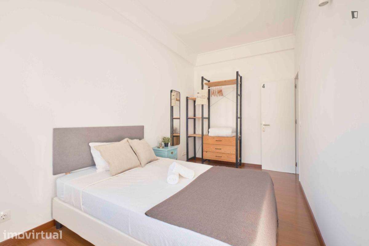Quarto - localizado em São Sebastião Lisbon - Grande imagem: 4/23