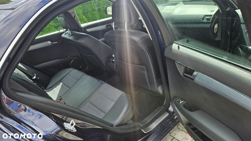 Mercedes-Benz Klasa C 320 CDI Avantgarde 4-Matic - 8
