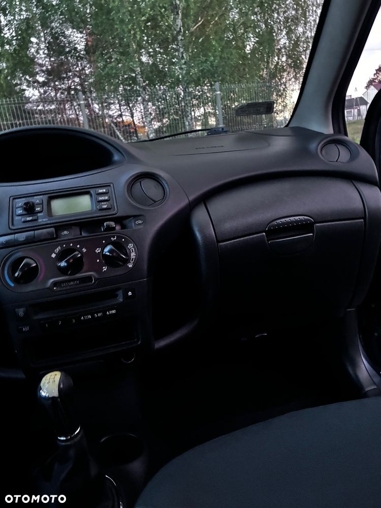 Toyota Yaris 1.4 D-4D Base - 17