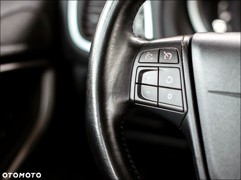 Volvo V40 Cross Country - 18