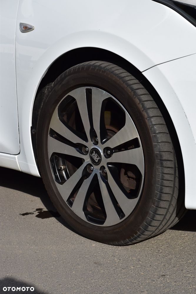 Kia Ceed 1.6 GDI UEFA EURO 2016 - 12