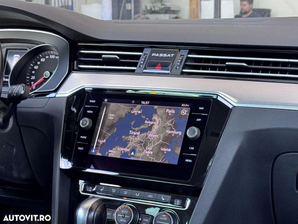 Volkswagen Passat - 11