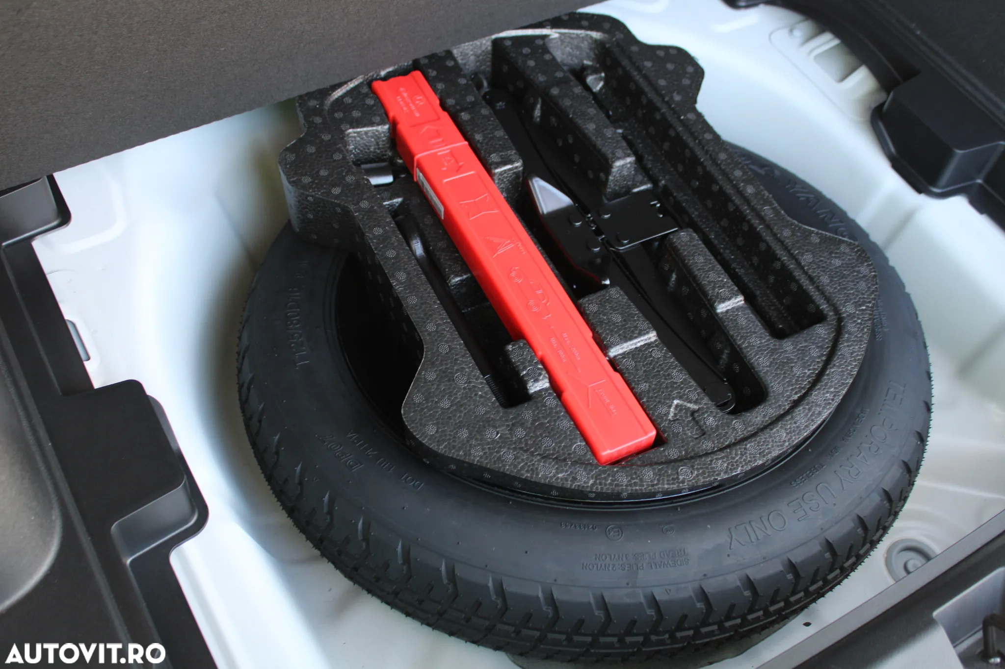 Geely Coolray - 30
