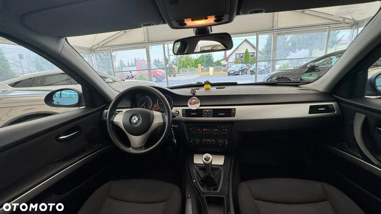 BMW Seria 3 320i - 30