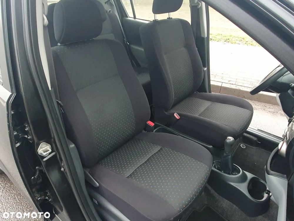 Daihatsu Sirion - 38