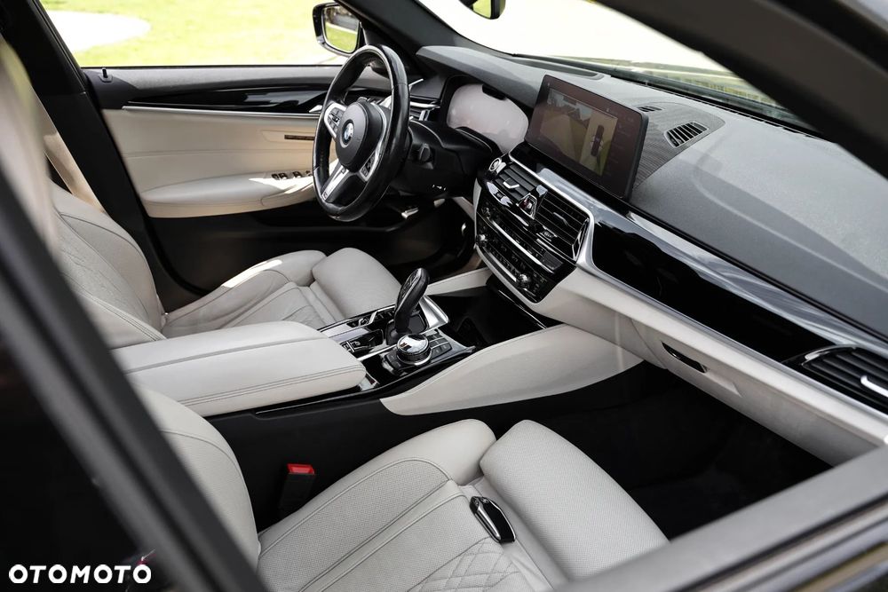 BMW Seria 5 540d xDrive mHEV M Sport sport - 23