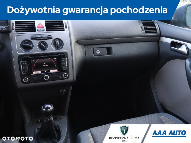 Volkswagen Touran - 10