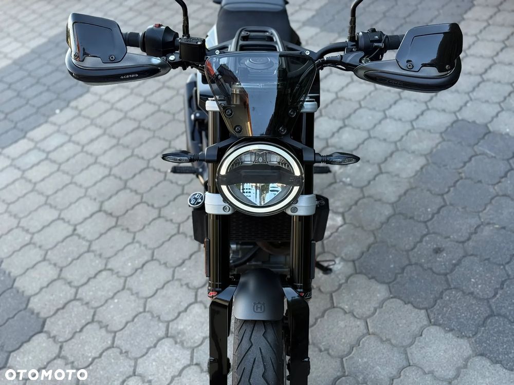 Husqvarna Svartpilen - 24