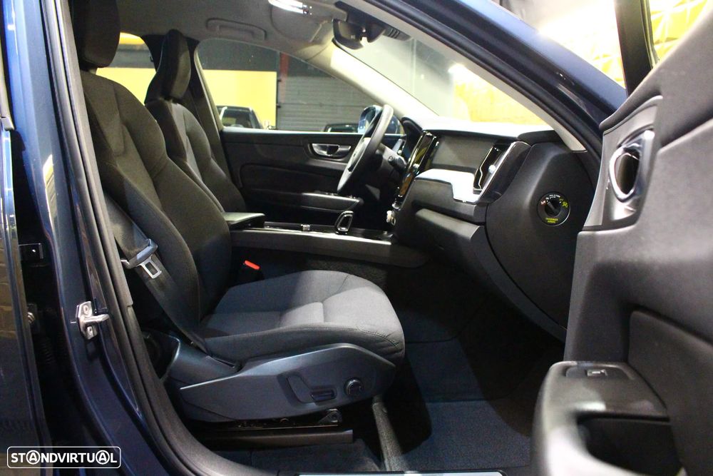 Volvo XC 60 2.0 B4 Momentum Plus Geartronic - 13