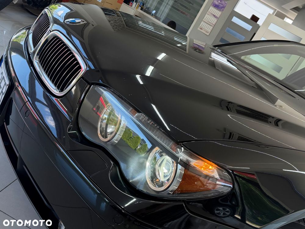 BMW Seria 7 745i - 12