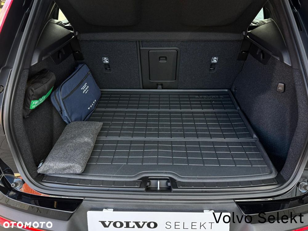 Volvo XC 40 B3 Plus Dark - 25