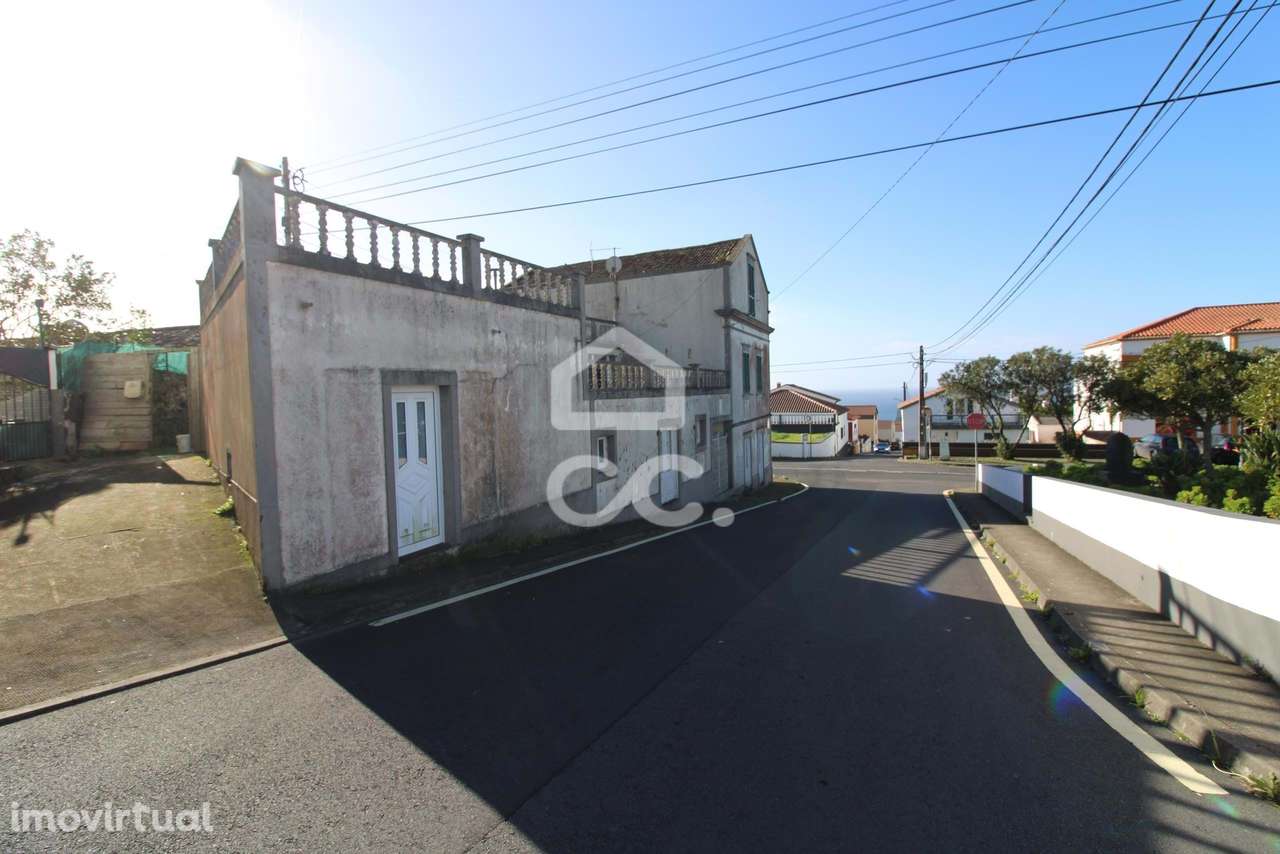 Moradia de 2+3 Quartos - Candelária - Ponta Delgada - Grande imagem: 2/26