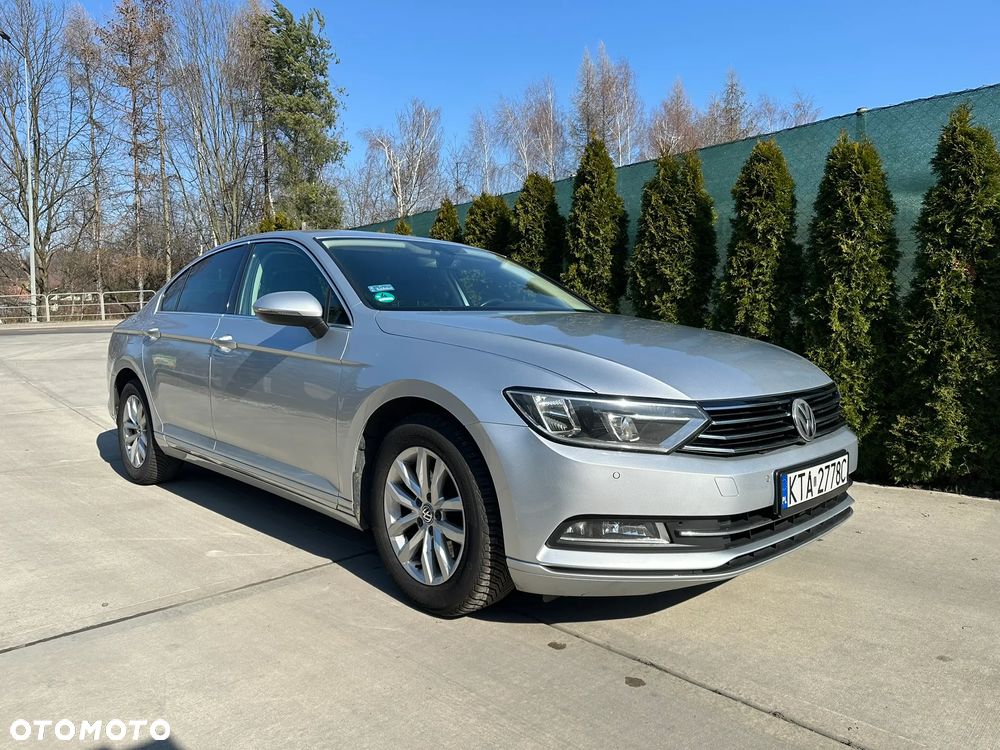 Volkswagen Passat - 1
