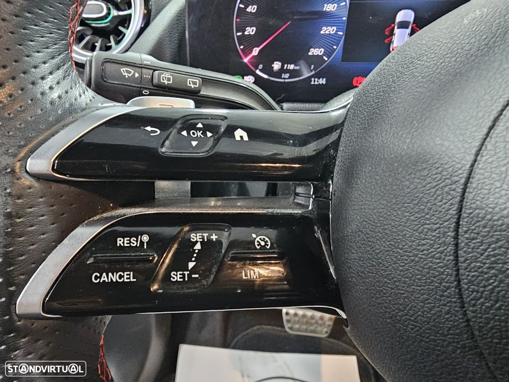 Mercedes-Benz GLA 180 d AMG Line - 15