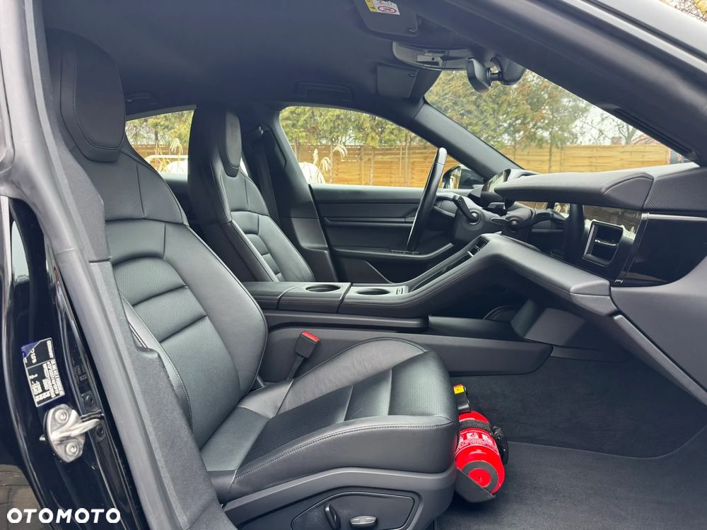 Porsche Taycan - 25
