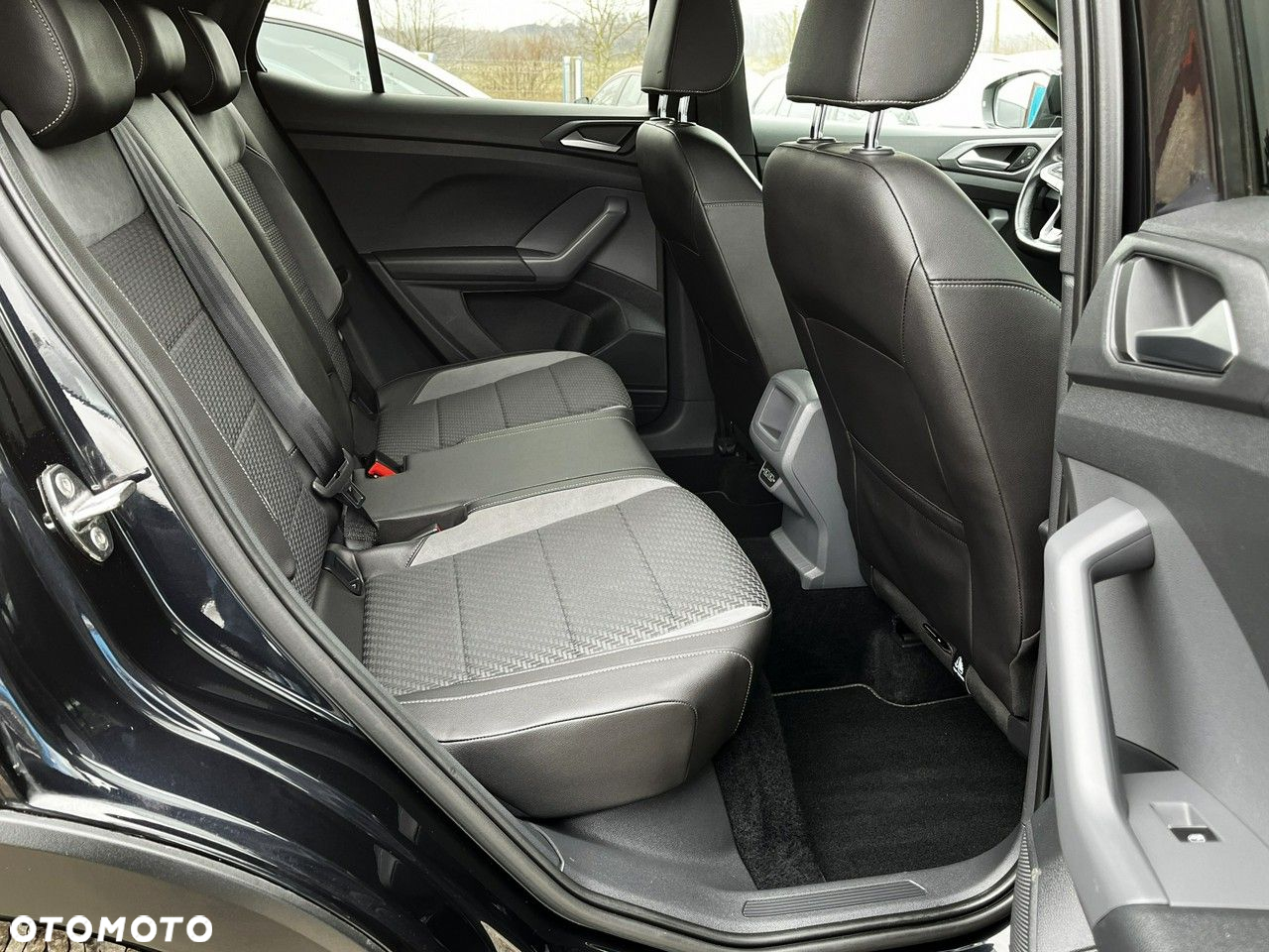 Volkswagen T-Cross 1.0 TSI R-Line DSG - 37
