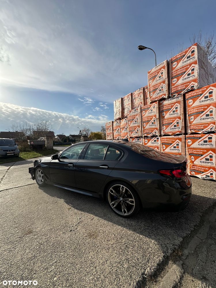BMW Seria 5 M550i xDrive sport - 11